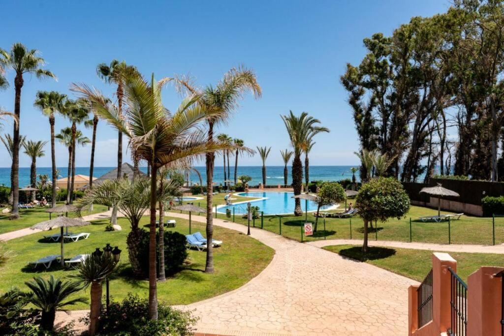 Ct 240 - Beachfront Apartment -Don Juan Manilva Dış mekan fotoğraf